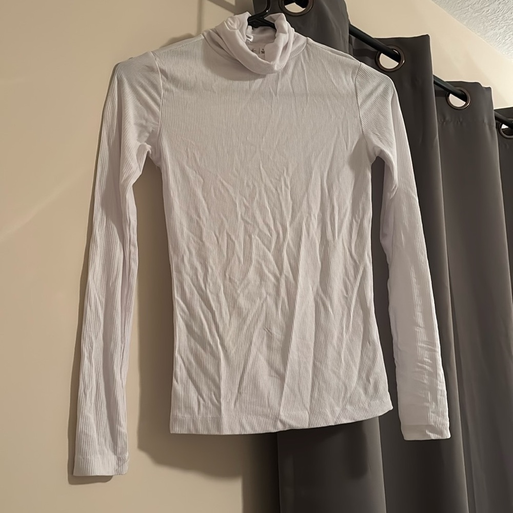 5/$25 White turtle neck